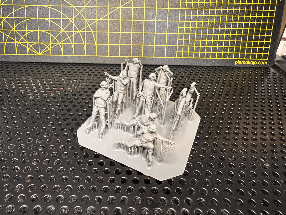 root3p's tweet image. 1/48 scale Deck Crew