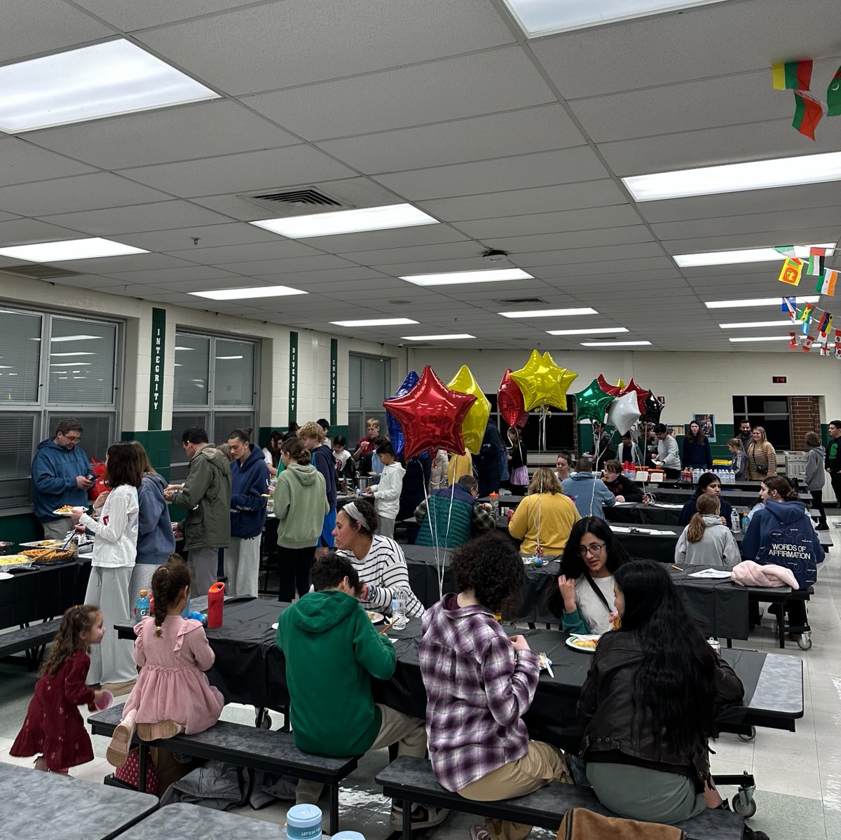 WestChesterASD's tweet image. Stetson celebrated #WorldLanguageWeek with the theme Languages Take You Places! 🌍✨ 

The halls were filled with flags, creative displays, &amp;amp; teacher language stories. The week wrapped up with an International Potluck 🗺️🍽️

📸 Photos from Shannon Strauss, SMS #WCASDWay #Educate