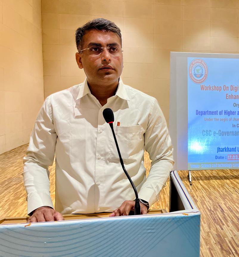 झारखंड यूनिवर्सिटी ऑफ टेक्नोलॉजी (JUT) के ऑडिटोरियम में, माननीय कुलपति (VC) की उपस्थिति में ‘डिजिटल गवर्नेंस और लर्निंग एन्हांसमेंट इनिशिएटिव’ #DGLEI कार्यशाला सफलतापूर्वक संपन्न हुई! #SRC