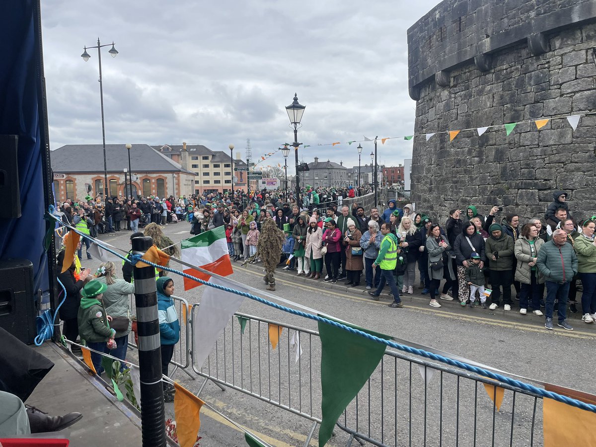 Members of 6 Inf Bn and other units of Custume Bks (Band &amp; 2 BAR) on parade in front of large crowds today as part of Athlone’s festivities. Parade VIPs were hosted in Custume Officer’s mess prior to the parade. Happy St. Patrick’s Day! Lá Fhéile Pádraig Sona Duit!