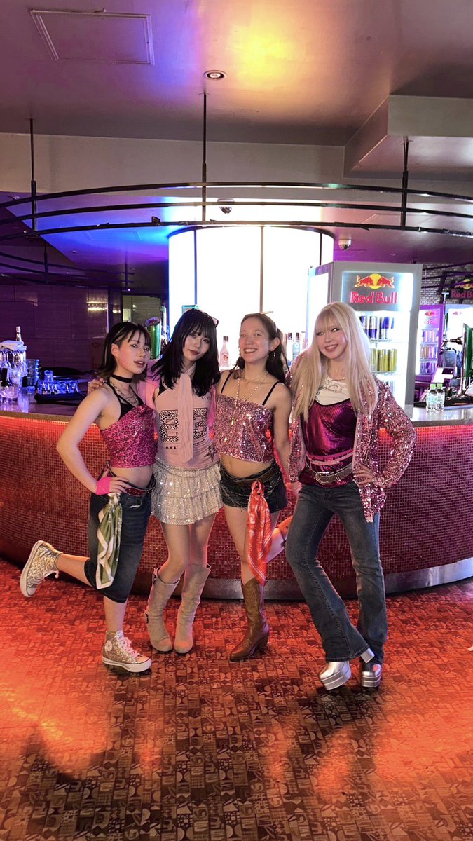 zerorooock's tweet photo. Disney Channel Night🪩🩷
大好きな人達と一緒に大好きな人の格好して行ってきた🫰
#DCnight #dnight https://t.co/jliLNKcF9X