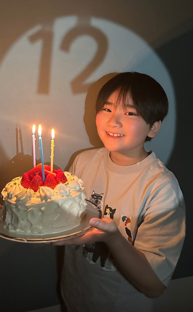 11才は新しい出会いがいっぱいの1年でした
今年もたくさん挑戦して1つでも多くの作品と繋がっていけるようにがんばります✨

ケーキとご馳走お腹いっぱい食べて、遠くに住んでる友達と電話したりプレゼントあけたり…あー誕生日って最高！

12才もどうぞよろしくお願いします🎉