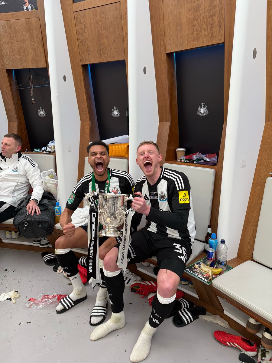 seanlongstaff97's tweet image. A day I鈥檝e always dreamed of ever since I was a young lad going to SJP with my family! 馃弳
So proud to deliver our first trophy in decades and hopefully the first of many for this special team, staff, club and most importantly fanbase 馃枻馃