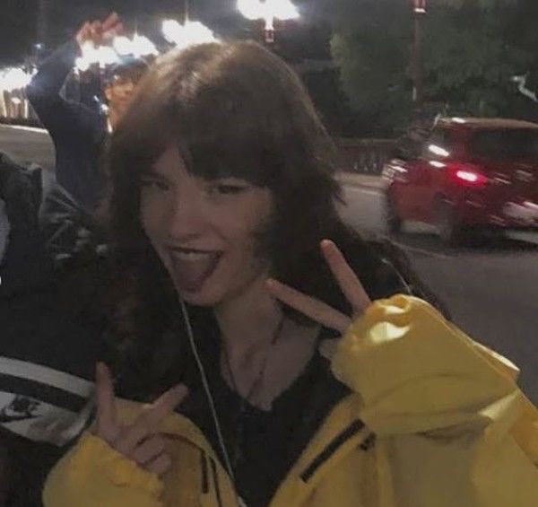 CrimesReais's tweet photo. Jovem de 21 anos é assassinada após não corresponder flerte de colega de trabalho. Ciúme, necrofilia e nazismo teriam sido as motivações do crime: https://t.co/SZl0m2WUQP