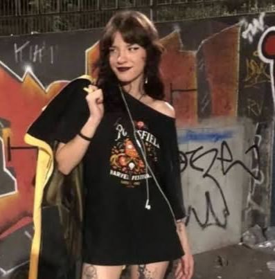 CrimesReais's tweet photo. Jovem de 21 anos é assassinada após não corresponder flerte de colega de trabalho. Ciúme, necrofilia e nazismo teriam sido as motivações do crime: https://t.co/SZl0m2WUQP