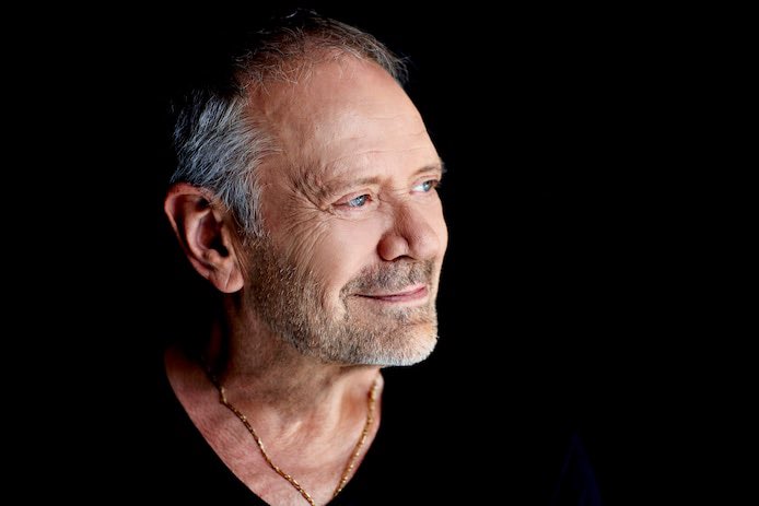 'Zet een kaars voor je raam vannacht. Zodat ik weet dat je op mij wacht'. Rob de Nijs Rust zacht