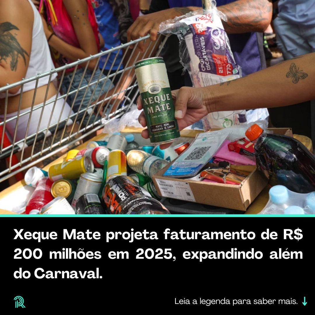 RadarDoMercado's tweet photo. A Xeque Mate, bebida mineira que combina chá-mate, rum, guaraná e limão, tem se destacado no mercado de drinques prontos para consumo. Fundada há dez anos por Gabriel Rochael e Alex Freire, a marca começou como um drinque universitário e hoje disputa espaço com grandes nomes do setor. Nos últimos três meses, impulsionada pelo Carnaval, a Xeque Mate atingiu um faturamento de R$ 50 milhões, um aumento de 56,25% em relação ao mesmo período do ano anterior. Esse desempenho reflete um crescimento expressivo, com a empresa registrando um aumento de 243% nas vendas de 2023 para 2024.
Com a previsão de faturar R$ 200 milhões em 2025, a Xeque Mate demonstra sua força no mercado nacional. Para atender à demanda crescente, a empresa planeja produzir cerca de 40 milhões de latas este ano, ampliando sua capacidade produtiva. Além disso, a Xeque Mate tem investido em colaborações, como a parceria com a Baw Clothing, e em estratégias de marketing que incluem patrocínios de blocos de Carnaval e presença marcante nas ruas, especialmente por meio de ambulantes. Essas iniciativas reforçam a presença da marca e consolidam sua posição de destaque no segmento de bebidas prontas para beber. #RadarDoMercado #XequeMate #MercadoDeBebidas #Inovação #Expansão #Carnaval