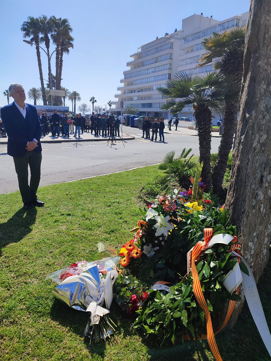 El Presidente del CG de <a href="/CiudadanosCs/">Ciudadanos 🇪🇸🇪🇺</a>, <a href="/malonsocs/">Matías Alonso 🇪🇸🇪🇺</a> y <a href="/Hector_Amello/">Héctor Amelló Montiu</a> han asistido al homenaje al <a href="/mossos/">Mossos</a> asesinado por ETA en 2001, Santos Santamaría

Los asesinos pretendían una masacre, la bomba explotó una hora antes. Eso era y es ETA.

Memoria, dignidad y justicia
#NoOlvidamos