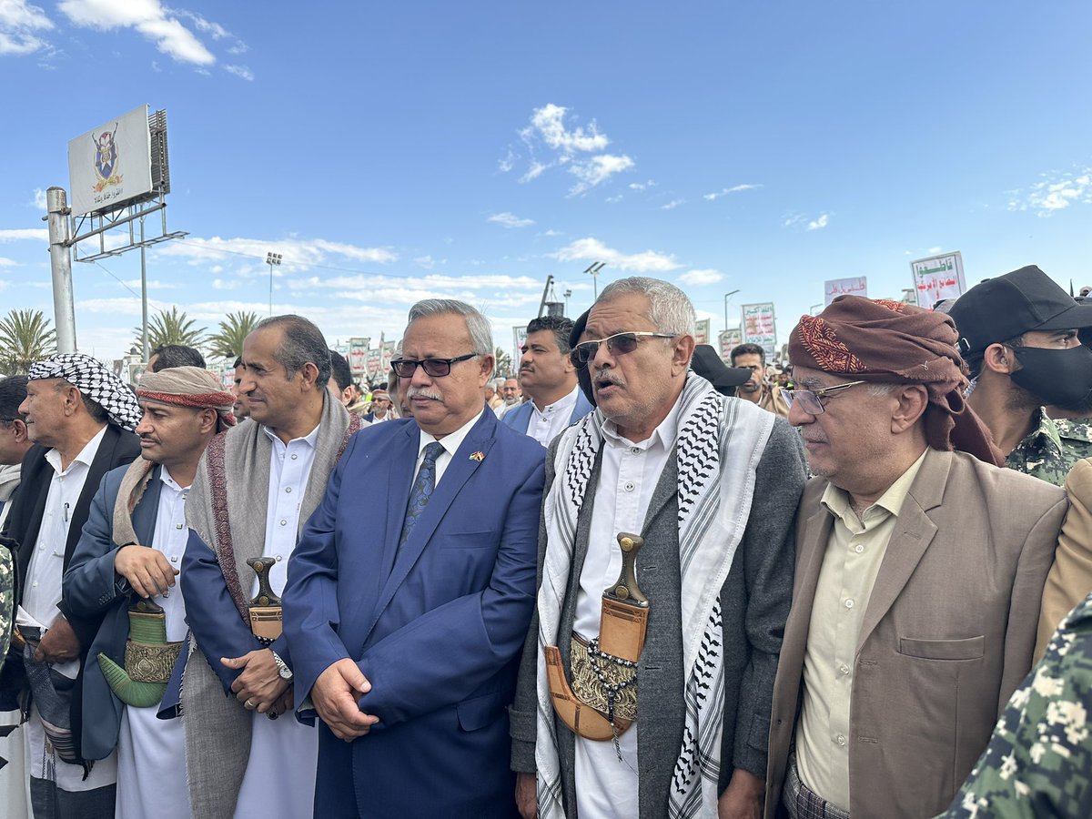 husseinhazeb's tweet photo. التحام غير مسبوق لابناء اليمن 
خلف القائد المجاهد سماحة ابوجبريل حفظه الله
حضرت الزيدية والشافعية والاسماعيلية 
وحاشد وبكيل ومذحج وحمير والاشاعر 
على قلب رجل واحد في سبيل الله ونصرته وإسنادالغزة ودفاعا عن اليمن
اليوم حضرالإسلام كله ليواجه الكفر كله،
اليمن بقية الإسلام والعروبة!؟ https://t.co/SQfg3rx8Jj