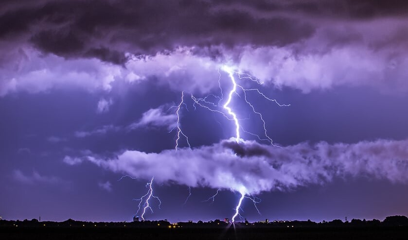 Take a trip back to the electrifying past! Check out this lecture given by our writer Jan Wim Buisman in Sonnenborgh Observatory, Utrecht on 18 March! Read more and register here lup.nl/de-cultuurgesc…