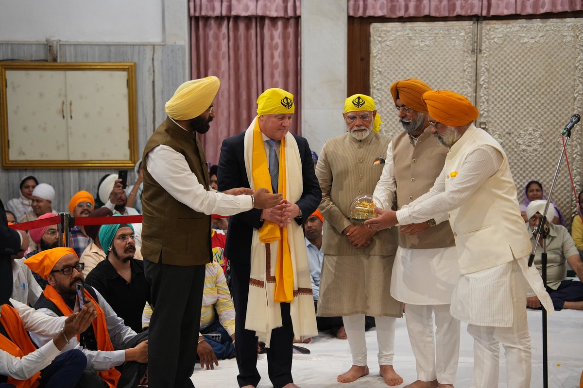 Christopher Luxon (@chrisluxonmp) on Twitter photo Together, Prime Minister <a href="/narendramodi/">Narendra Modi</a> and I visited Gurdwara Rakab Ganj Sahib, a place of profound faith and history.
The Sikh community’s unwavering commitment to service and humanity is truly admirable across the world. Together, Prime Minister <a href="/narendramodi/">Narendra Modi</a> and I visited Gurdwara Rakab Ganj Sahib, a place of profound faith and history.
The Sikh community’s unwavering commitment to service and humanity is truly admirable across the world.