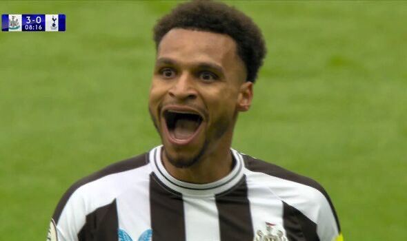 Rushpups's tweet image. There’s a star man,
Running down the right,
His name is Jacob Murphy and he’s fucking dynamite….
#NUFC #JacobMurphy #CarabaoCupFinal
