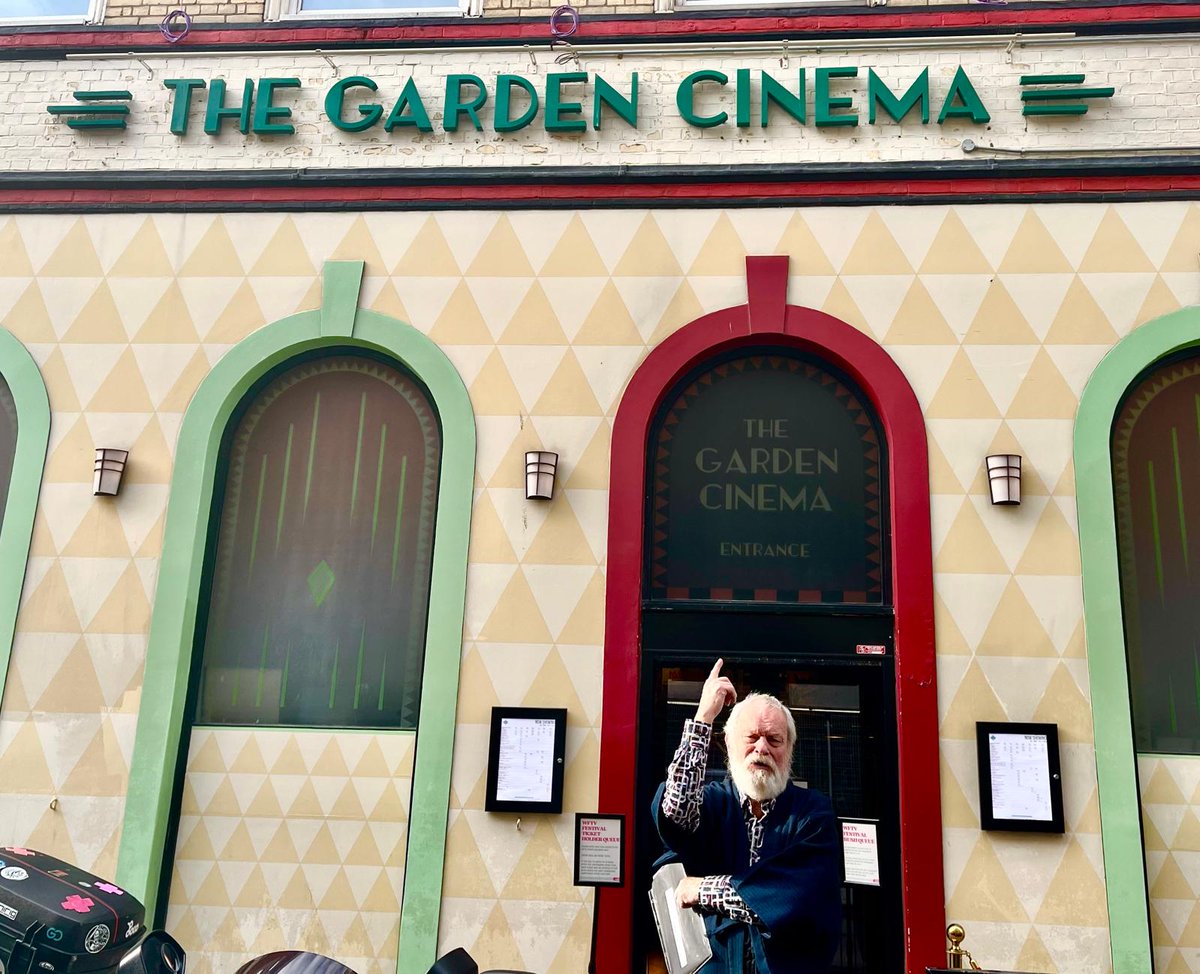 An unforgettable afternoon at The Garden Cinema!🤩 We recently had the absolute honour of spending time with the legendary Terry Gilliam.

This special moment comes amidst our exciting work on "The MAD World Of Harvey Kurtzman”. We can't wait to share this project with you!😄👏❤️