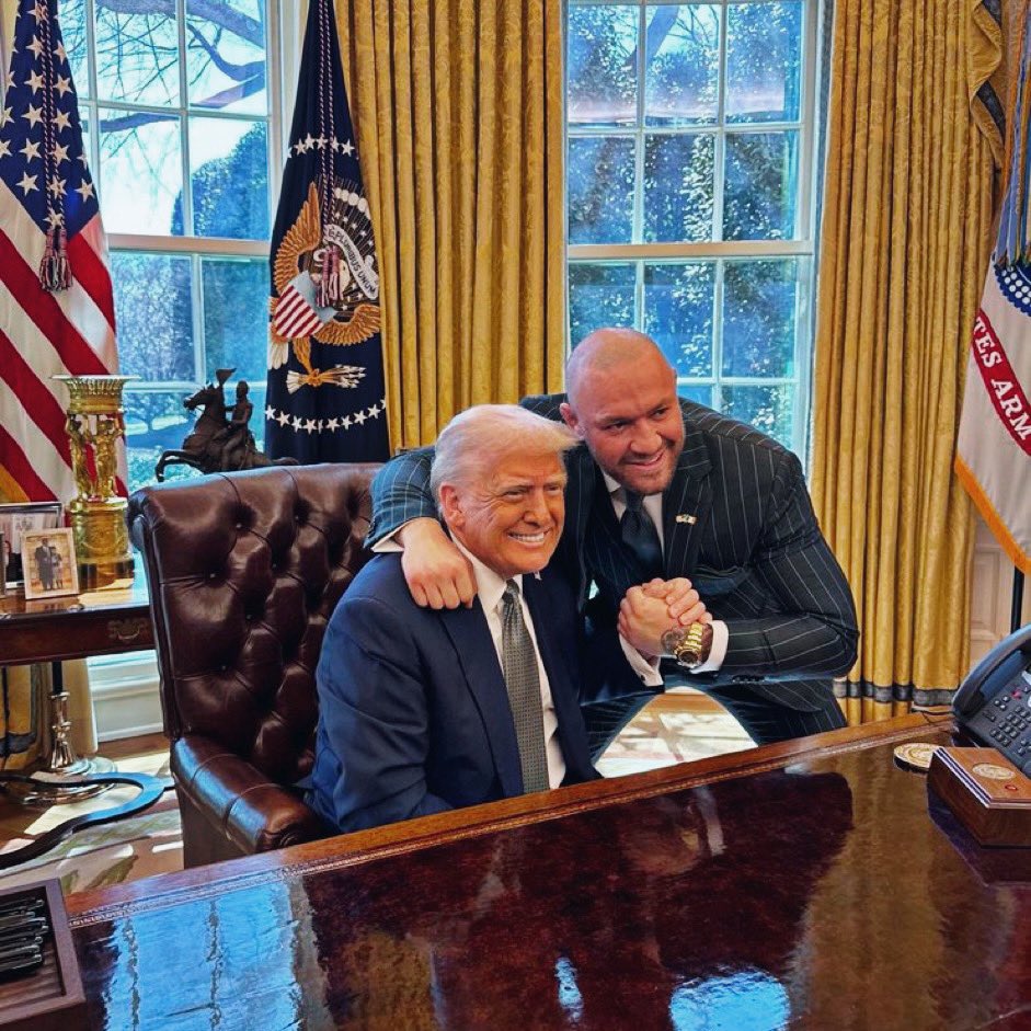 🚨BREAKING: Conor McGregor meets Donald Trump in the Oval Office

Big things are happening for Ireland 🇮🇪