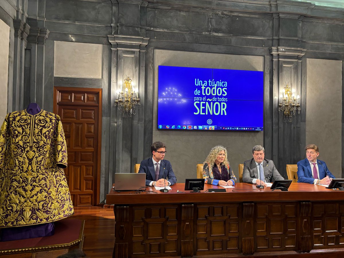 Presentación en la <a href="/DIPUSEVI/">Diputación de Sevilla</a>  de la nueva túnica de <a href="/jesusdealcala/">Hermandad de Jesús</a> donada por los devotos y obra de <a href="/GrandeDeLeon/">José Antonio Grande de León</a>