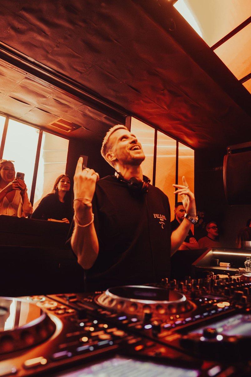 Elibrownbeats's tweet photo. NO sLEEp fOR thE WIckEd 😈

aLL NIght LONg tOuR dONE ✔

📹: @groundland https://t.co/qyYMrHrLqI