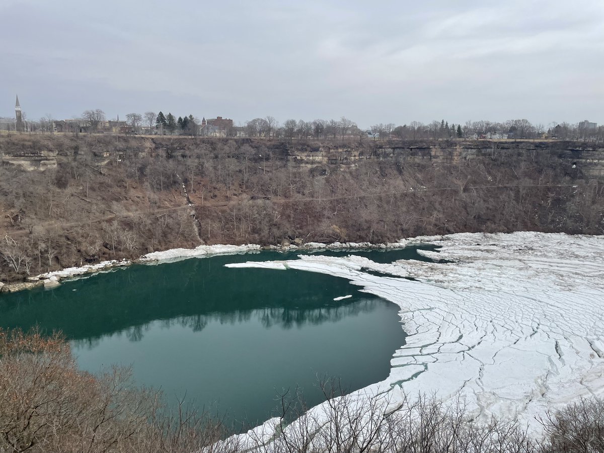 CAIS_Irish's tweet image. Happy St Patrick's Day / Lá Fhéile Pádraig sona daoibh go léir! ☘️☘️☘️ The Niagara Gorge had a touch of green in the water this weekend...no dye needed!