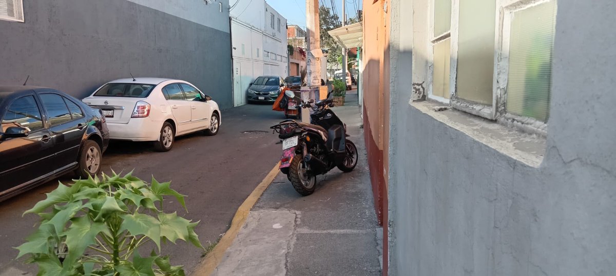 Nos apoyan en norte 53 #2173.
Motocicleta en banqueta.
San Salvador Xochimanca.
Azcapotzalco 
#ZV5
<a href="/C5_CDMX/">C5 CDMX</a> <a href="/OVIALCDMX/">OVIAL_SSCCDMX</a> <a href="/UCS_GCDMX/">Unidad de Contacto del Secretario SSC CDMX</a> <a href="/SSC_CDMX/">SSC CDMX</a> <a href="/PabloVazC/">Pablo Vázquez Camacho</a>