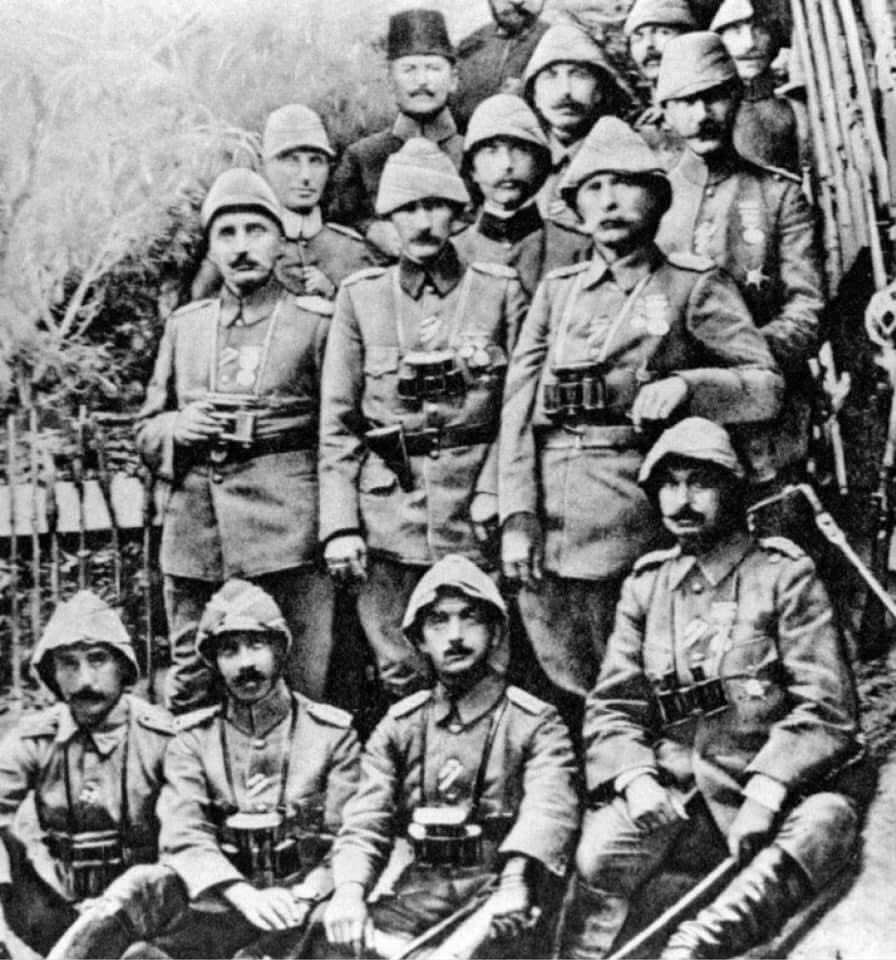 BAYRAKLARI BAYRAK YAPAN ÜSTÜNDEKİ KANDIR. TOPRAK EĞER UĞRUNDA ÖLEN VARSA VATANDIR.🇹🇷#ruhlarınızşadolsun