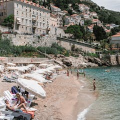 jstackz1011's tweet image. Coral twists in silent pools 
I crouched, lost in its shine 
The deep’s my haven  !