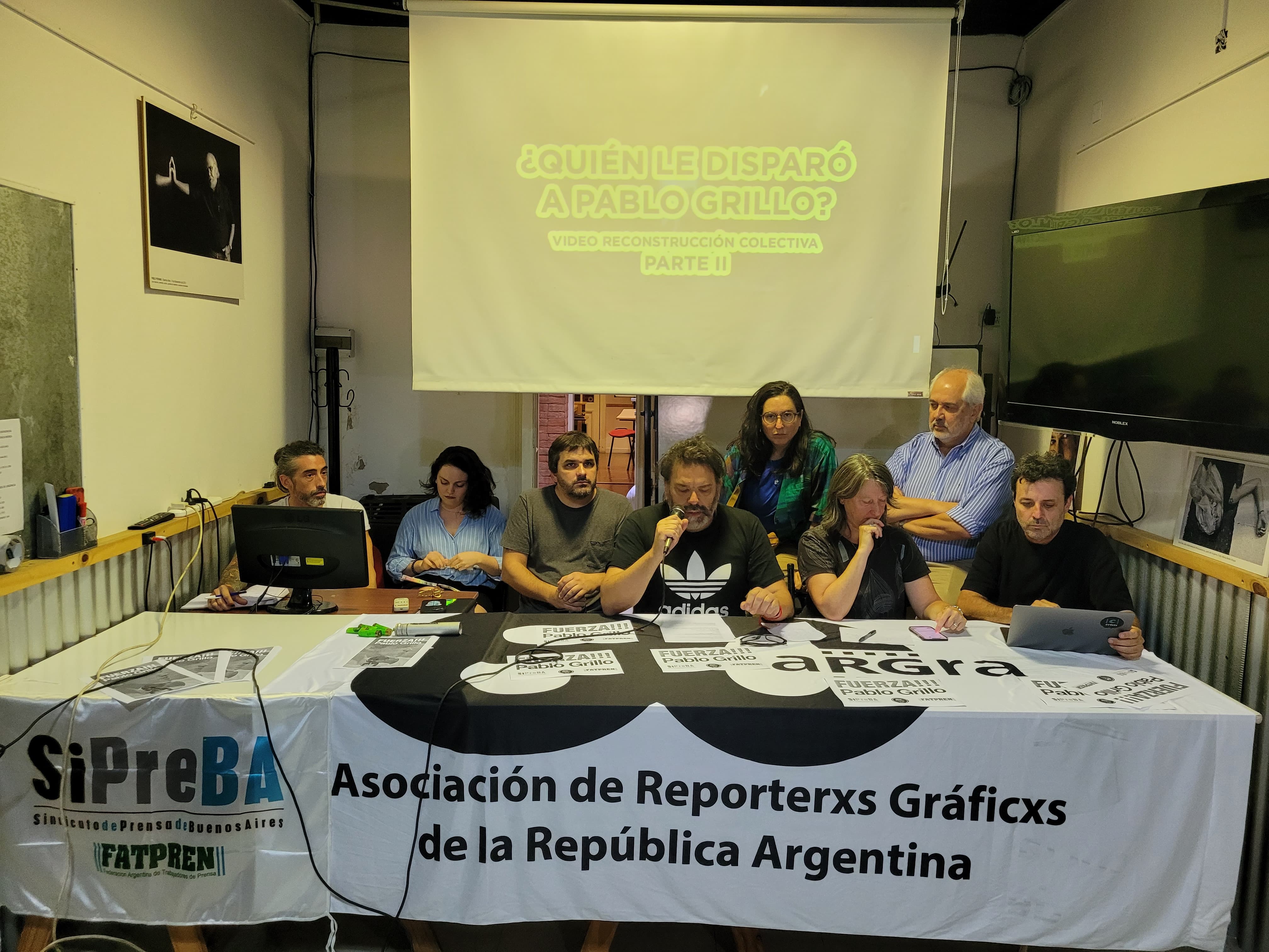 Los reporteros gráficos insistieron en pedir la renuncia de Patricia Bullrich tras la reconstrucción del ataque a Pablo Grillo