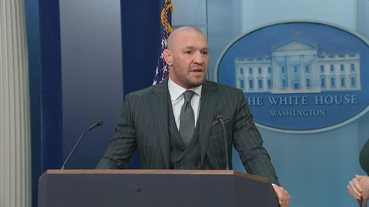 #SONDAKIKA 
🔴 Beyaz Saray'da konuşma yapan Conor McGregor, Dağıstan'a atom bombası atılması gerektiğini açıkladı.