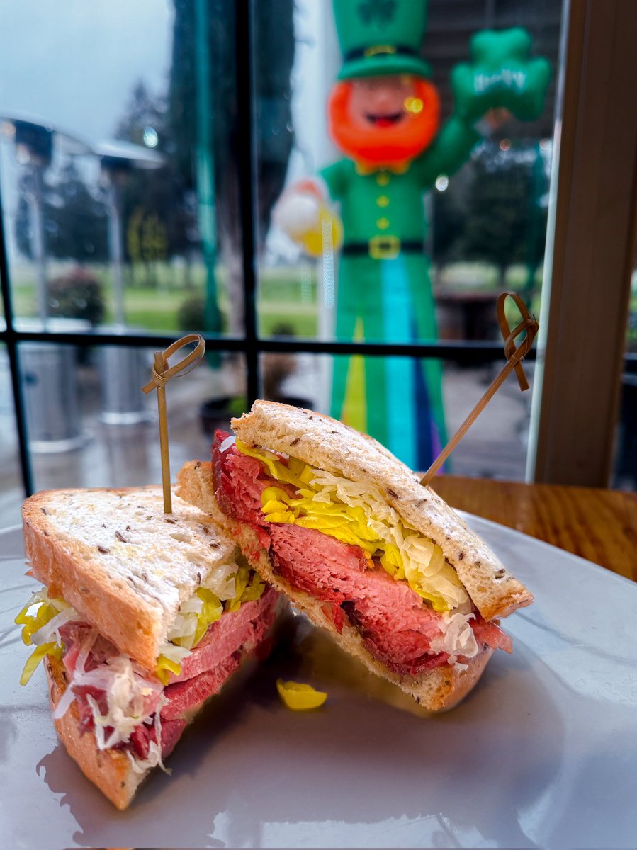 ☘️Happy Saint Patrick's Day! 
Last day to enjoy a #greenbeer with our limited Irish menu! 🍻 
📸 Reuben Sandwich 🥪:
Served on Rye Bread with Sauerkraut and
Pepperoncinis $14.99 😋 
#madera #supportlocalmadera