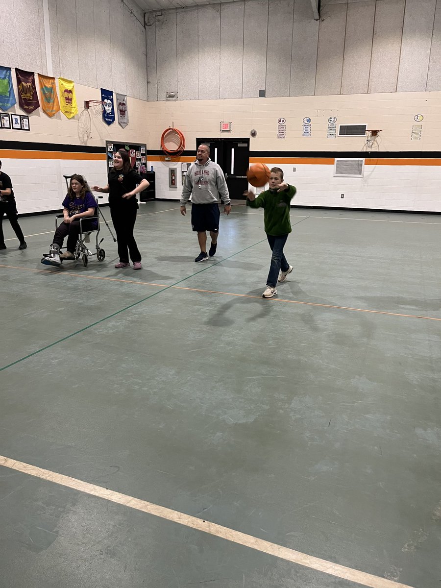 WHS_CATS_BBALL's tweet image. Our coaches enjoyed getting to spend the day at Taylorsville Elementary school teaching basketball to these students! @WHSCartersville @TaylorsvilleEL