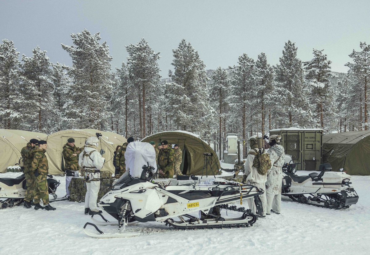 UK Commando Force Operations (@commando_ops) on Twitter photo Last week, HRH Crown Prince Haakon visited members of the UK Commando Force taking part in Ex Joint Viking 25.
His Royal Highness and Ambassador <a href="/JanThompsonFCDO/">Jan Thompson</a> saw firsthand how commandos and their Norwegian SOF partners work together in the High North. Last week, HRH Crown Prince Haakon visited members of the UK Commando Force taking part in Ex Joint Viking 25.
His Royal Highness and Ambassador <a href="/JanThompsonFCDO/">Jan Thompson</a> saw firsthand how commandos and their Norwegian SOF partners work together in the High North.