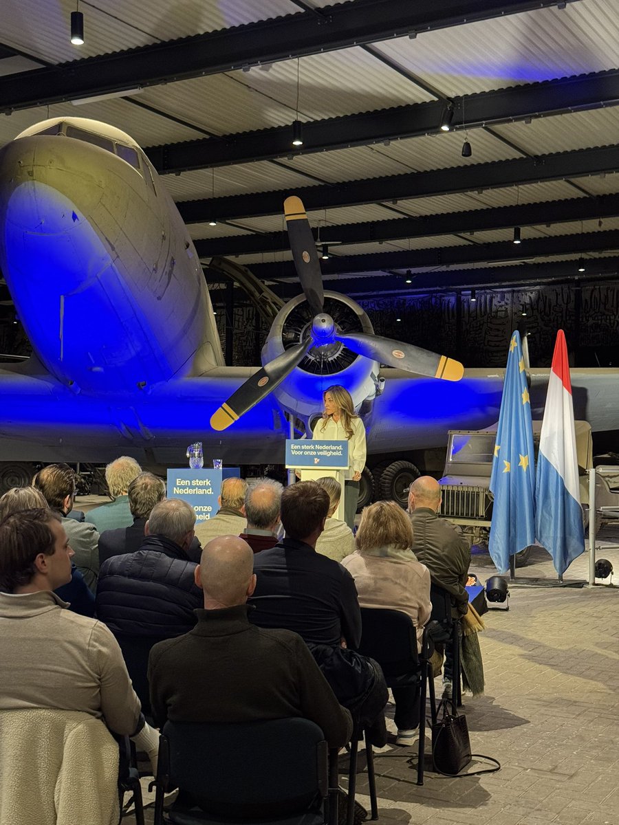 Speech van <a href="/DilanYesilgoz/">Dilan Yesilgöz - Zegerius</a> over een realistisch en volwassen buitenland- en veiligheidsbeleid om Nederlanders veilig te houden. 🔵🟠 

Meer en live meekijken?
👇
vvd.nl/nieuws/live-di…