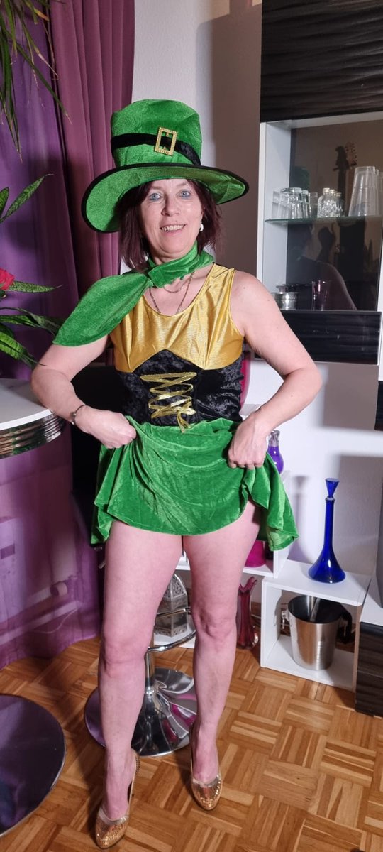 Happy St.Patriks Day to all my irish frieds and fans.. 💋💋  "Beannachtaí na Féile Pádraig sona daoibh "  ☘️☘️💋💋