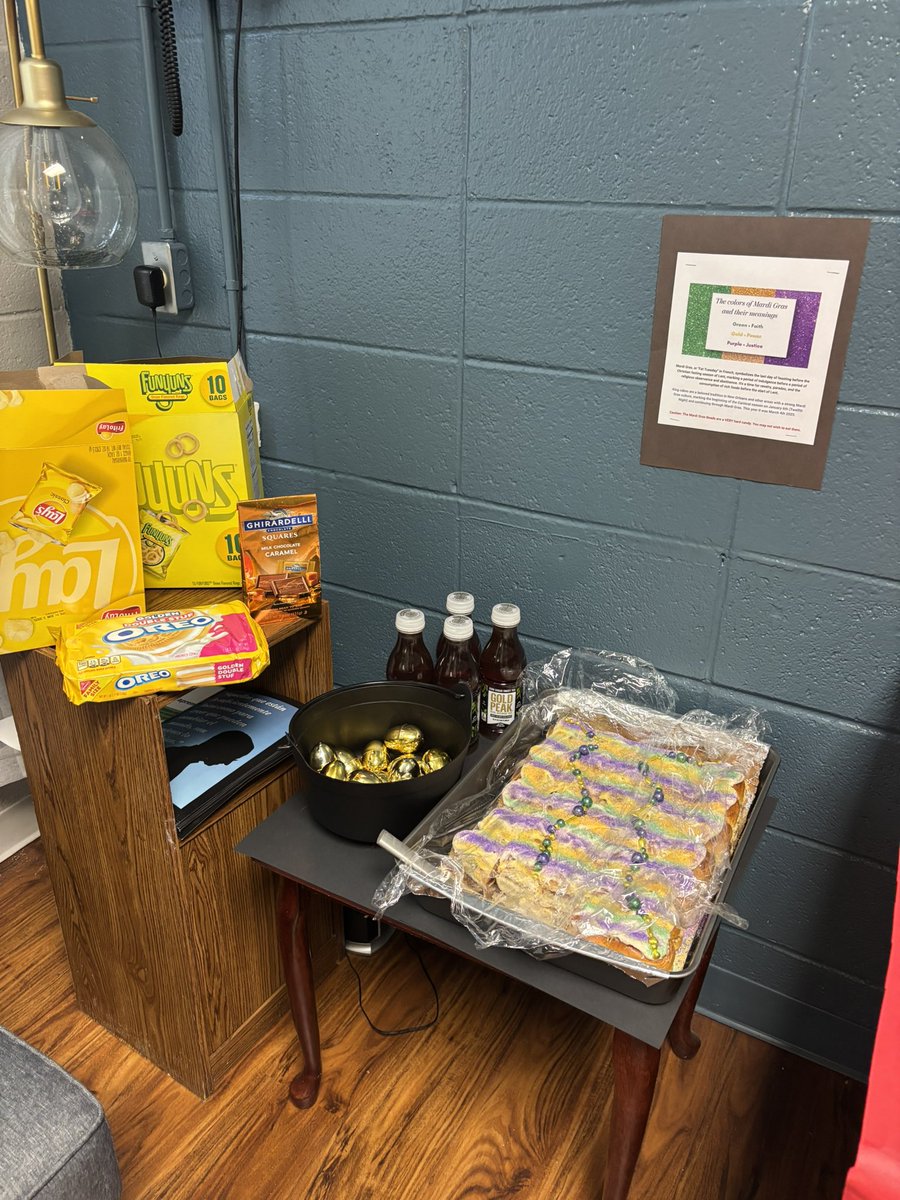 Mrs_Stephy's tweet photo. We enjoyed a colorful St. Patrick’s Day potluck at school, sharing delicious food and festive fun together!

#UnitingOurWorld @ParticipateLrng https://t.co/Gj5rpI9Ebo