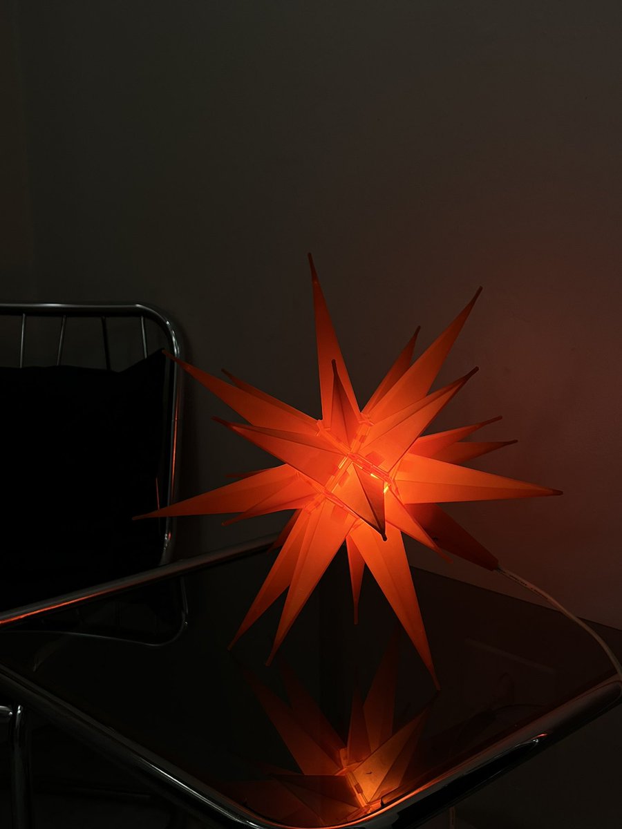 emiipolli's tweet image. luminária nova qui achei no Facebook 💋