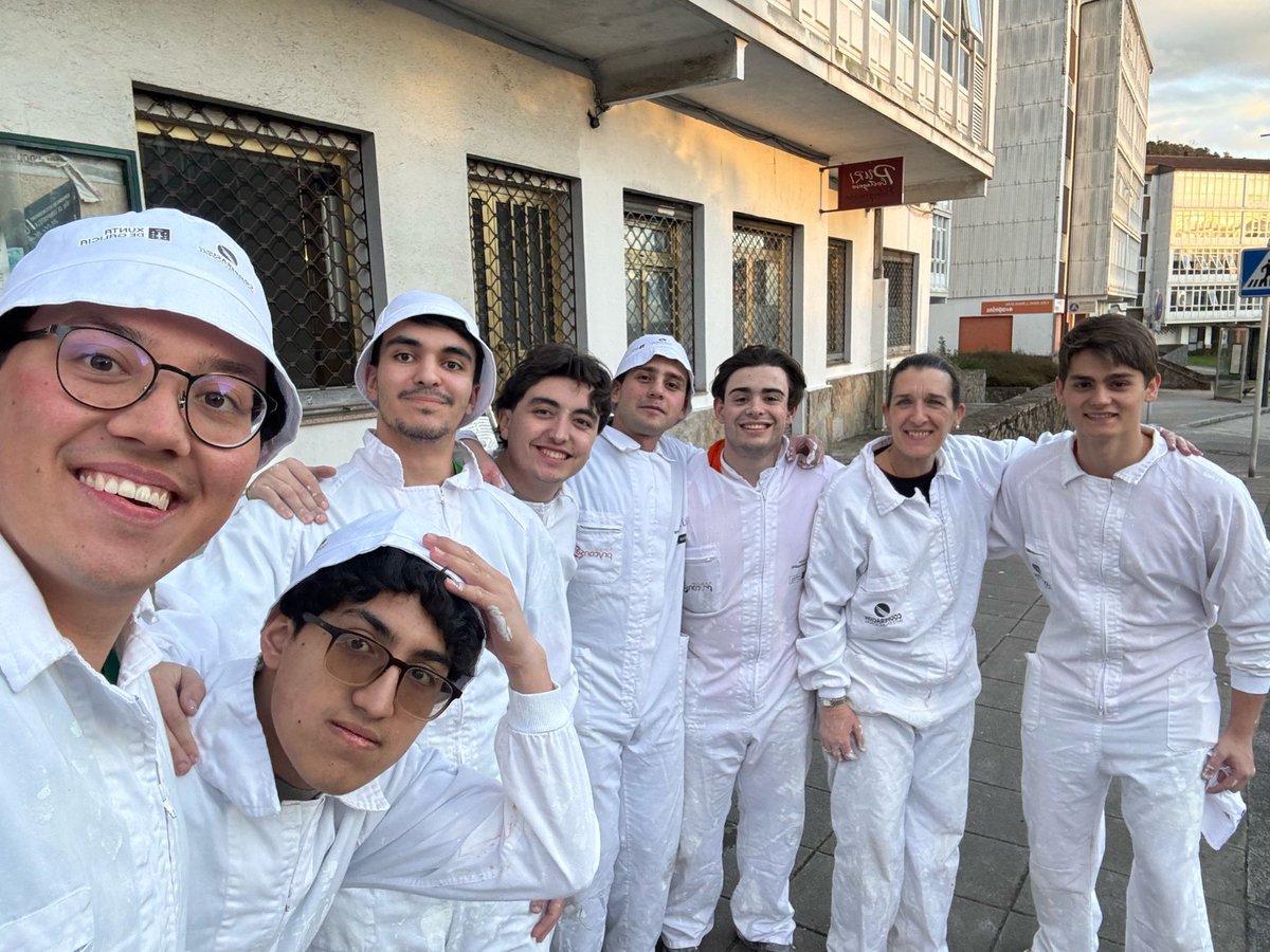 Espátula, brocha y rodillo en mano durante dos días, siete residentes de La Estila lograron rehabilitar un local social en el barrio de Vite para que pueda volver a ser útil en proyectos de ayuda a familias necesitadas #paintingforothers #laestila #solidaridad #actividades