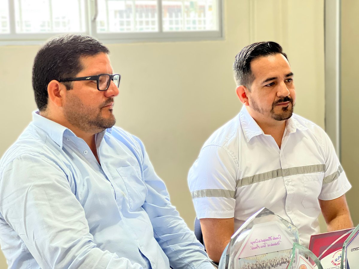 🤝 Cuando hay voluntad y gestión, hay resultados. 🇳🇬

Hoy dimos un paso más para solucionar una deuda histórica con <a href="/CNEL_EP/">CNEL EP</a> Los Ríos. Junto al Ing. Pedro Orellana y el Ing. Gualberto Vargas, esto como parte del Convenio de Cooperación Interinstitucional…