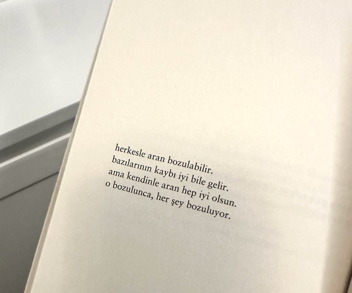 Kitabıma yazdığım bu cümle zor zamanlarımda hep elimden tutmuştur, senin de tutsun. 🤍