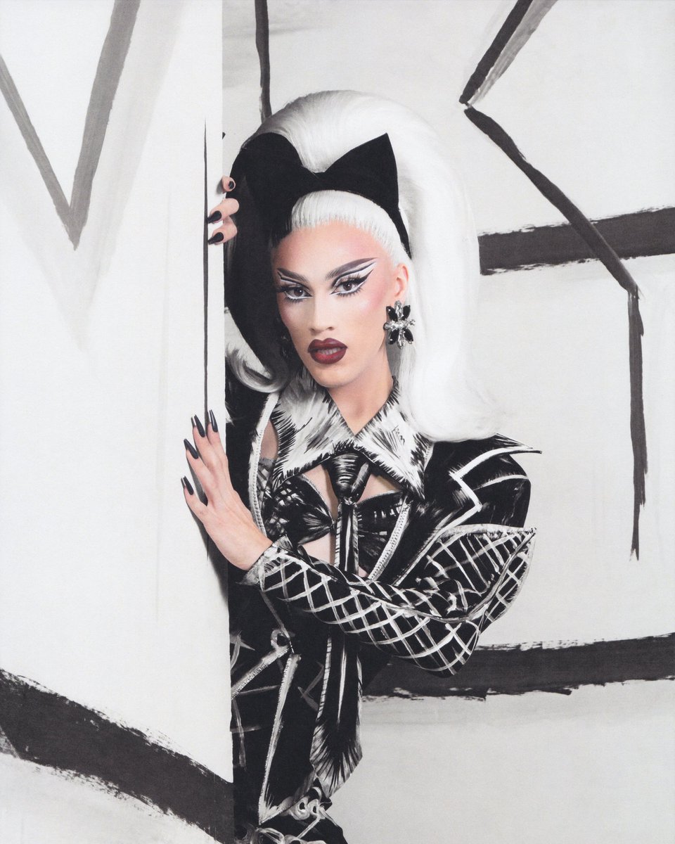 jewelssparkles_'s tweet photo. meow🐾🐈‍⬛🖤
•
photos by @T4NN3RINA 
look jeffrey kelly &amp; hair by glitterbombwigs
set design by @reece_qk https://t.co/YU2Y6EzRdd