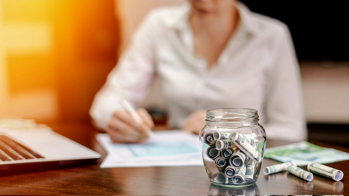 SLedgerSolution's tweet image. Small Biz Owners, Are You Overpaying Taxes?

A client saved $5K by simply optimizing her deductions! Want to do the same?
✅ Track every business expense
✅ Maximize deductions (home office, mileage, software)
✅ Work with a pro to find hidden savings

DM us for a FREE Checklist!