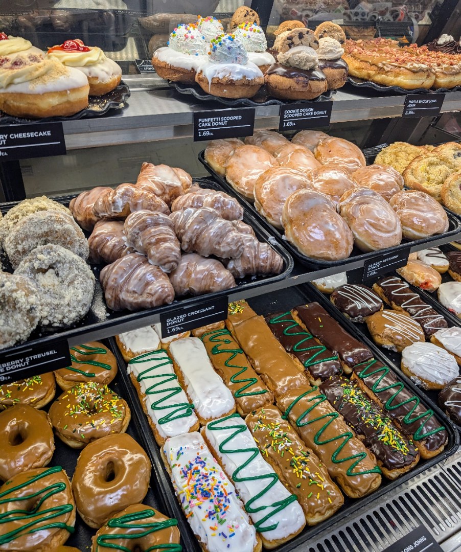 Enjoy St. Patrick's Day with some tasty treats from your Lawrence Hy-Vee Bakery, made fresh daily ☘️🍩
