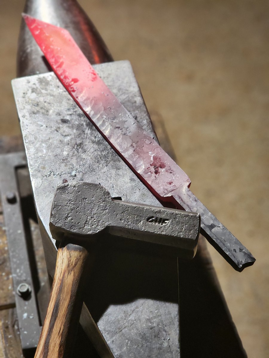 This roughed out Seax was created with the help of a 4lbs @gnomehammerforge dog head hammer!  #gotmetal?