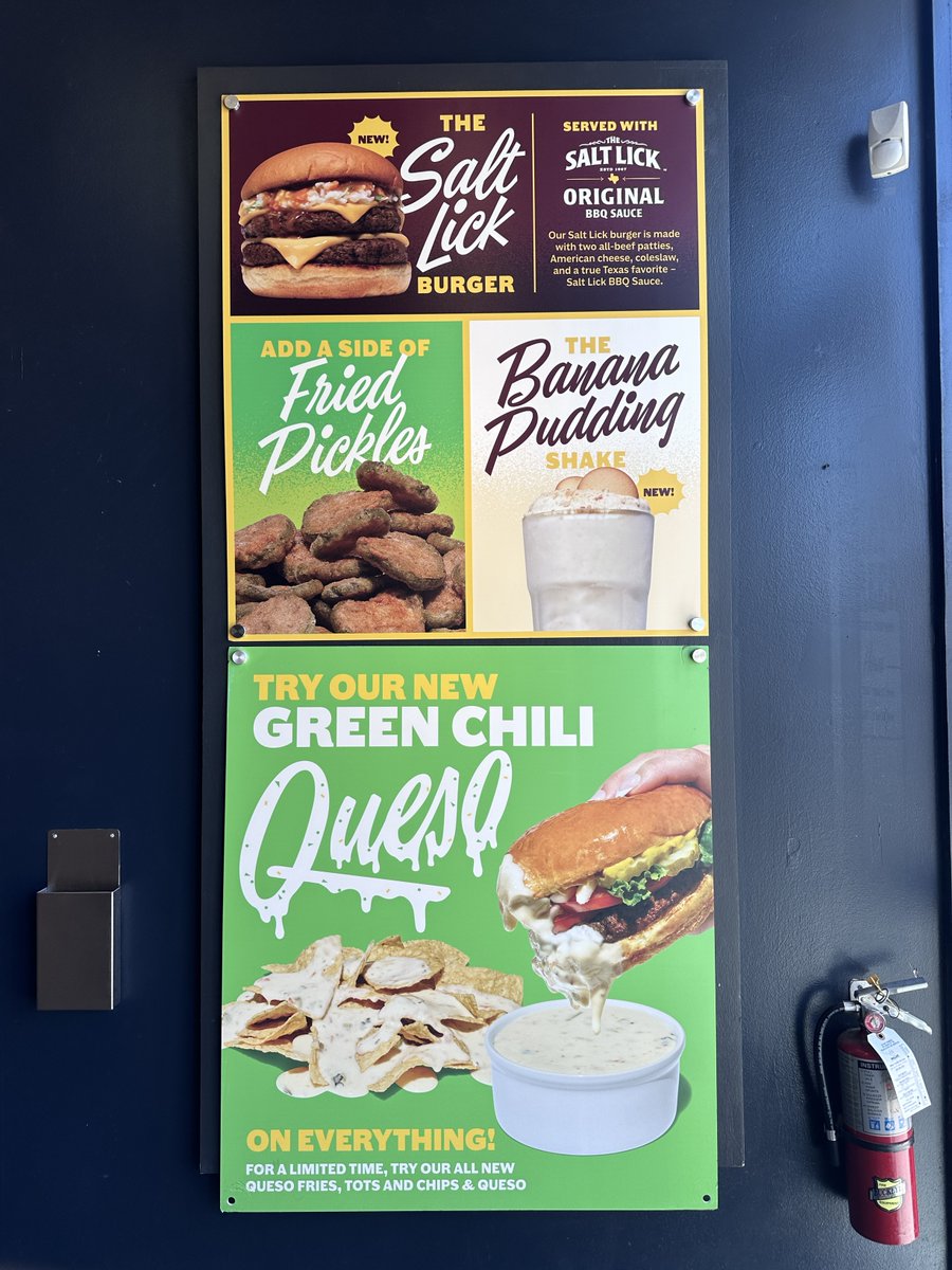 ConConcepts's tweet image. Nothing beats a great burger &amp;amp; shake—especially when it&apos;s from @HatCreekBurgers 🍔🥤 Last week, @ConConcepts Client Manager, Anazjah Stanley, visited their location in Dallas, TX, &amp;amp; got the inside scoop on their latest LTOs: the Banana Pudding Milkshake and the Salt Lick Burger!