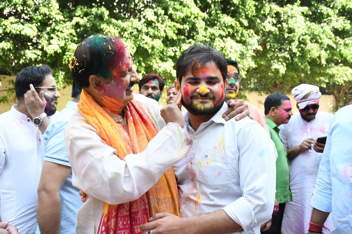 PunitPanditGbn's tweet photo. #Holi @dr_maheshsharma https://t.co/bPxWU5o3NZ
