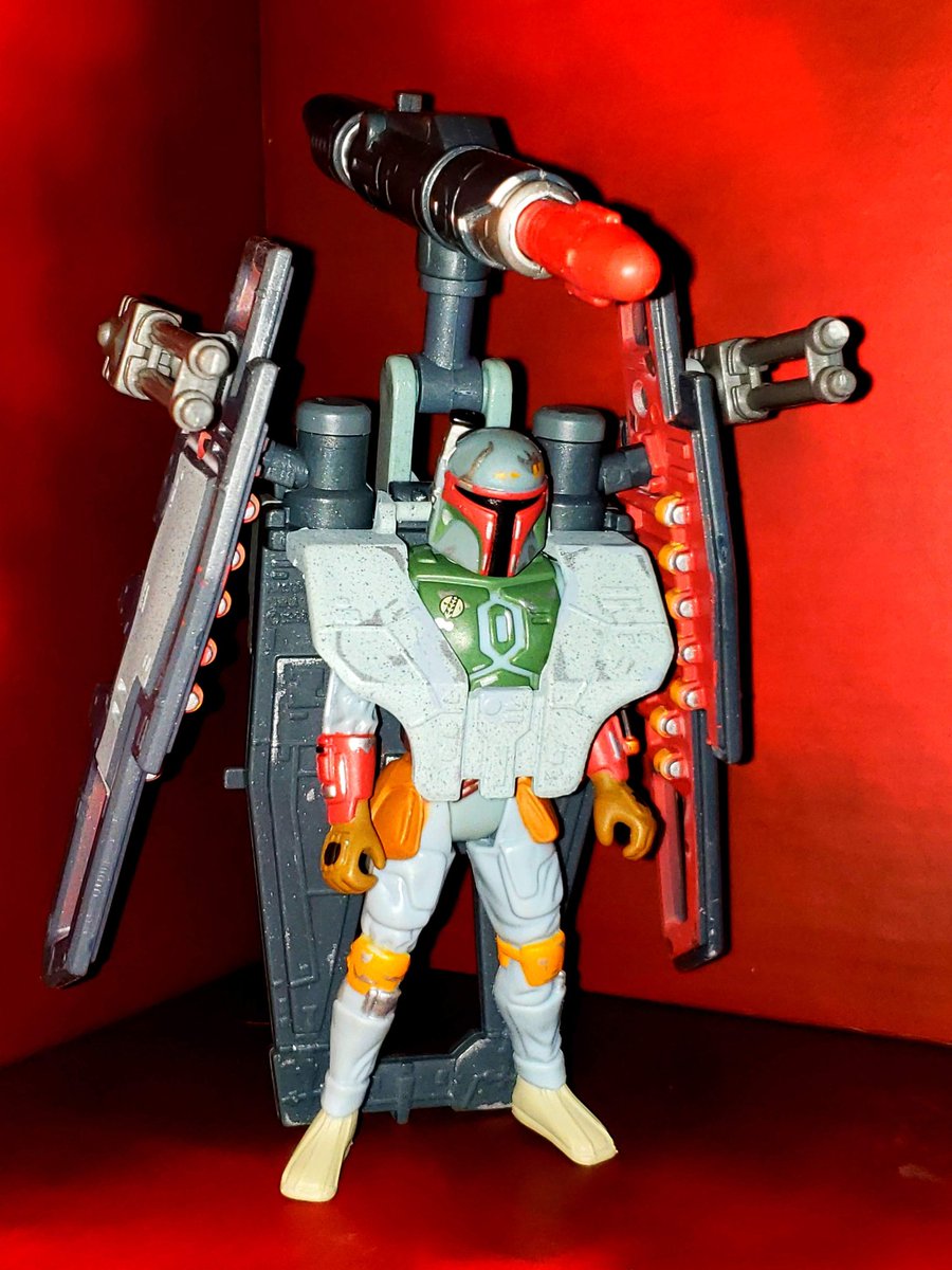 SwChamp's tweet photo. Back in 1996, @Hasbro attempted to revive the old Kenner Mini Rigs sorta and released a wave of deluxe figures like this cool looking Boba Fett with Wing Blast Rockwtpack and Overhead Canon that retailed for a mere $7.99. Another #ActionFigureoftheDay from the old POTF2 line. https://t.co/n7vUb8XIVC