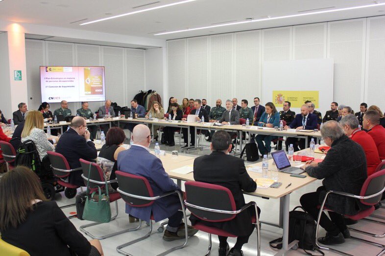 El último informe del <a href="/cndes_oficial/">CNDES</a> presentado este lunes, registra 26.345 denuncias por desaparición 
Se esclarecieron el 95.5%

Las desapariciones sin resolver son 6.638 

<a href="/GMarlaska_info/">Grande-Marlaska Info</a> ha mantenido un encuentro con representantes de las familias, asociaciones y fundaciones