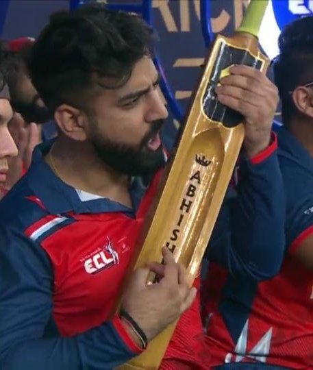 Naincyshakshi's tweet image. Captain cool abhishek 🫶🥰

PANDAGANG LOVES ABHISHEK
@AbhishekMalhan4 🌟 

#AbhishekMalhan #FukraInsaan #PandaGang  #Banglorebashers
