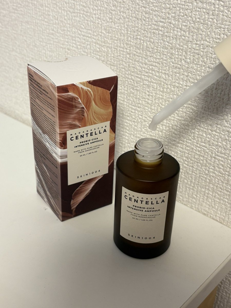 koma11k's tweet photo. #PR #supportedbySKIN1004

プロバイオシカ インテンシブ アンプル
SKIN1004

気になってたアンプルをついにお試し！
肌バリア強化に繋がってる気がする✨✨

乳酸菌＋発酵ツボクサが肌を強力鎮静！

高保湿でベタつかず、もっちりテクスチャーだから毎日使えるよ〜！ https://t.co/MwufJB423t