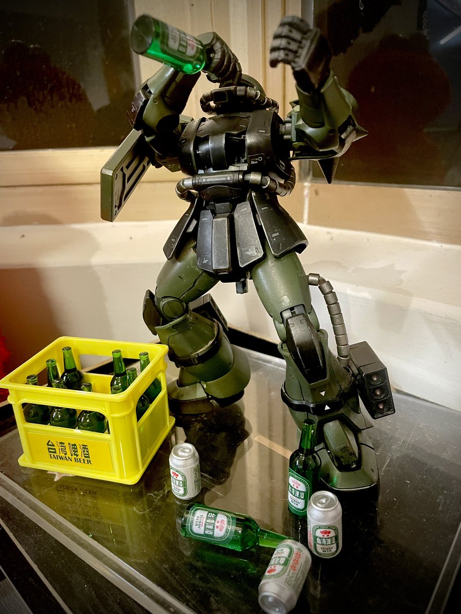 Maxwei's tweet image. 今晚必須赳鋼彈來一手台啤