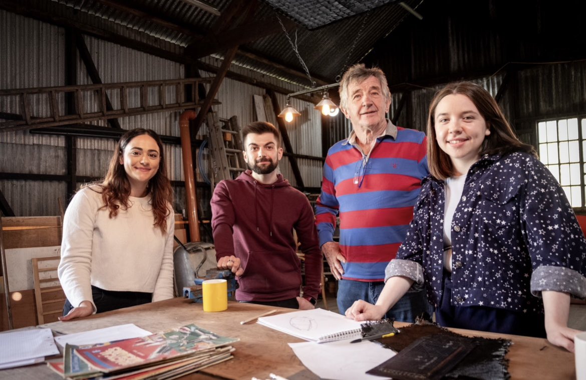 Louiza_9's tweet photo. Everyone get watching tonight! Masters of Reinvention on @YesterdayTweets at 8pm! πΊ
#MastersofReinvention #AirTV #Engineering #TVShow #LetsGo https://t.co/ShRGvyV9yl