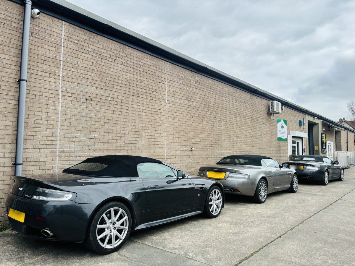 Unusual to have so many convertibles in at this time of year ... there's another three in the workshop!!

#astonmartin #DB9 #v8vantage #sportscar #fastcars #convertiblecars