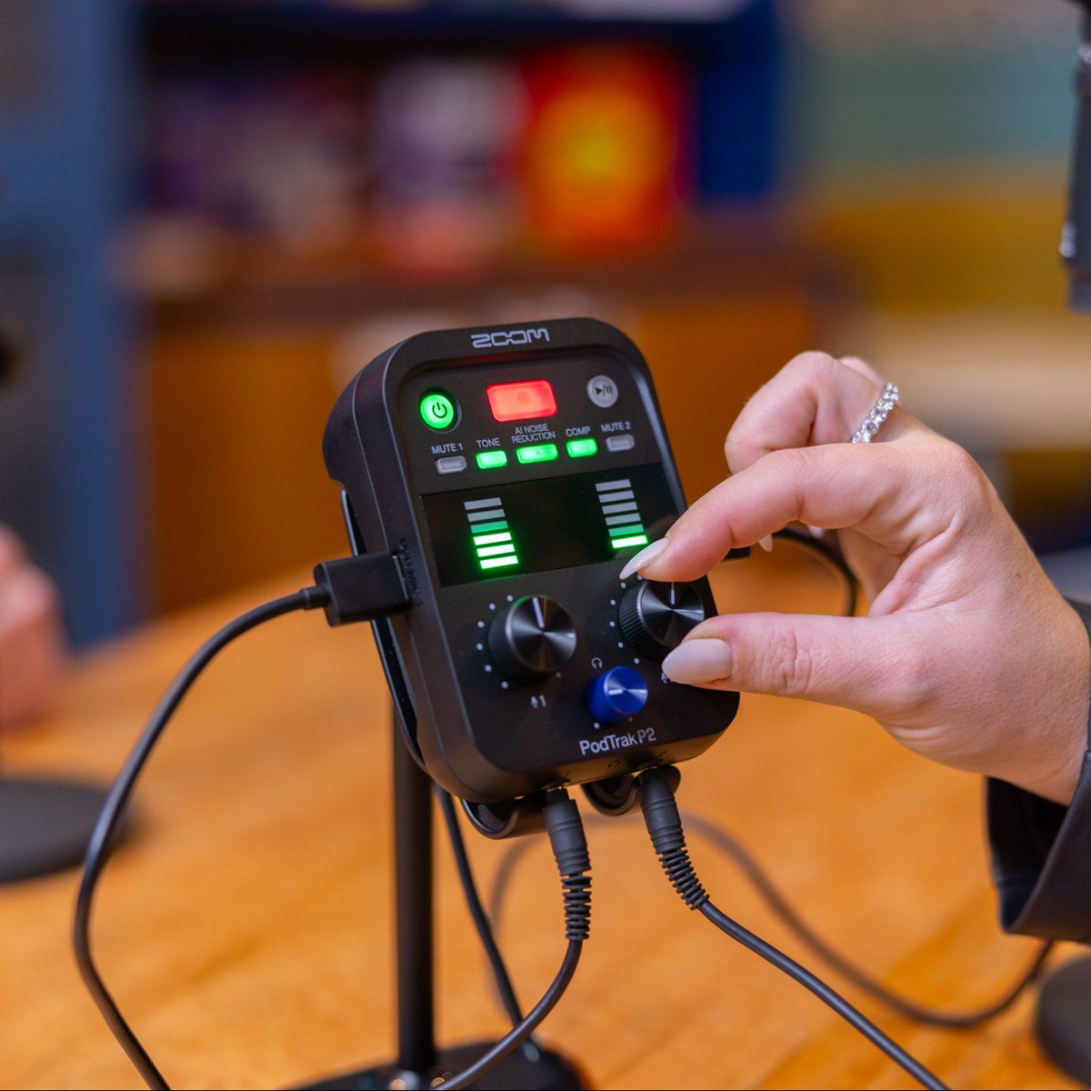 ZoomSoundLab's tweet image. The P2 makes podcasting effortless—just plug in, press record, and create high-quality podcasts anywhere! ✨

#zoomsoundlab #podcastequipment #podcastlife
